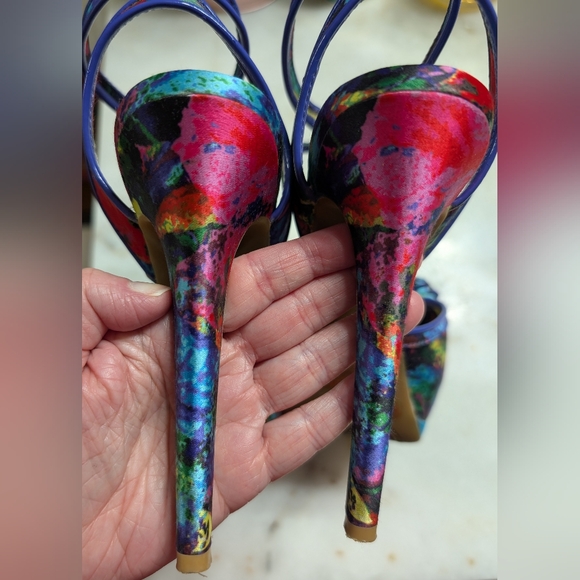 Gianni Bini Heels with Floral Embellishment - Picture 4 of 6